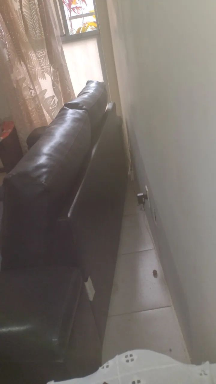 Black Leatherette Sofa65578364593537122