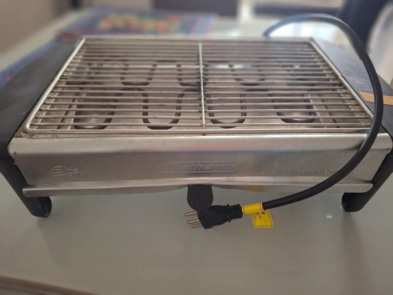 Churrasqueira  elétrica $ 50 reais funciona normalmente 127V