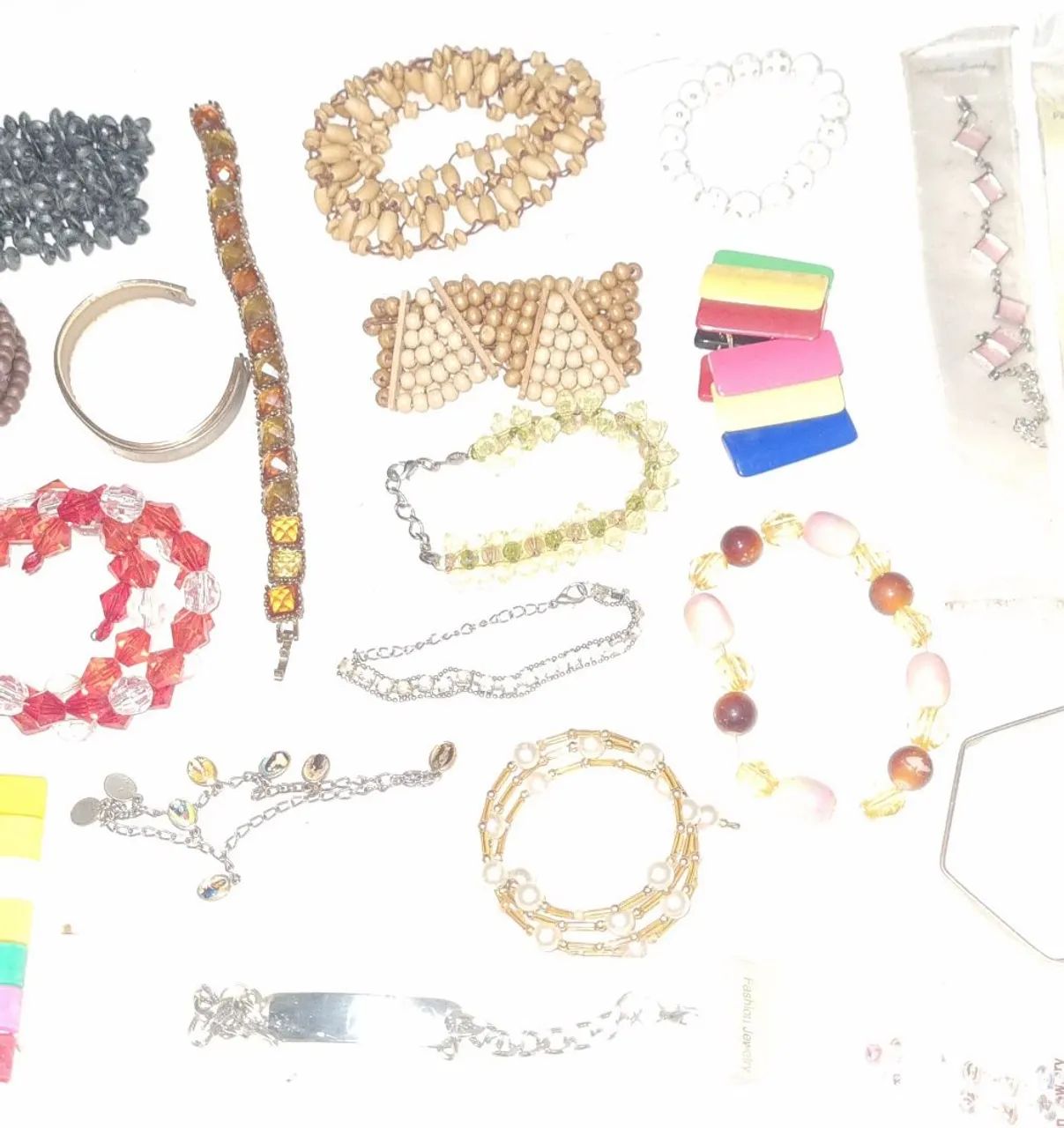 Pulseiras 21 unidades e mais 10 de plástico - Foto 4