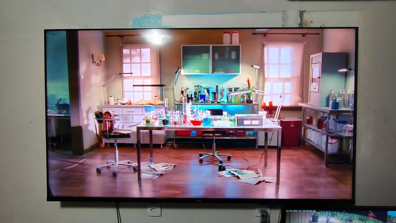 TV Philips 70 polegadas Android 4K - Foto 3