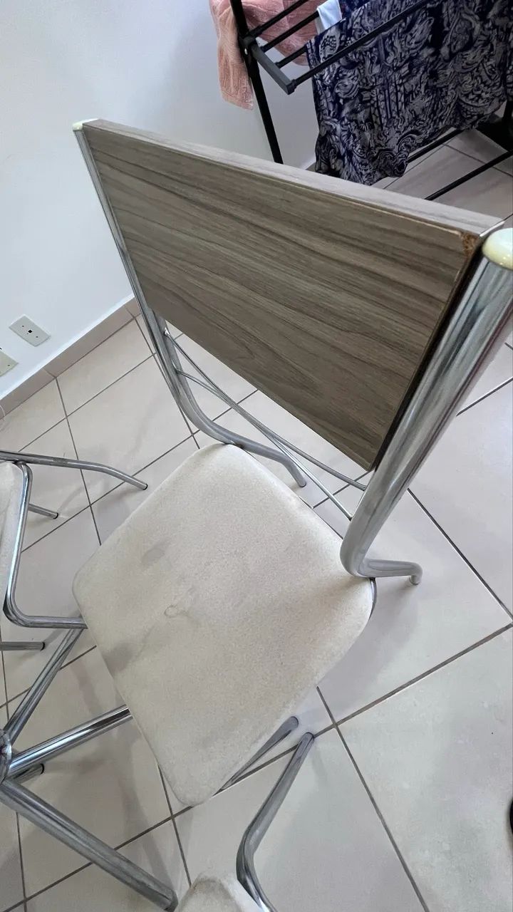 Vendo mesa de vidro com 4 cadeiras  - Foto 4