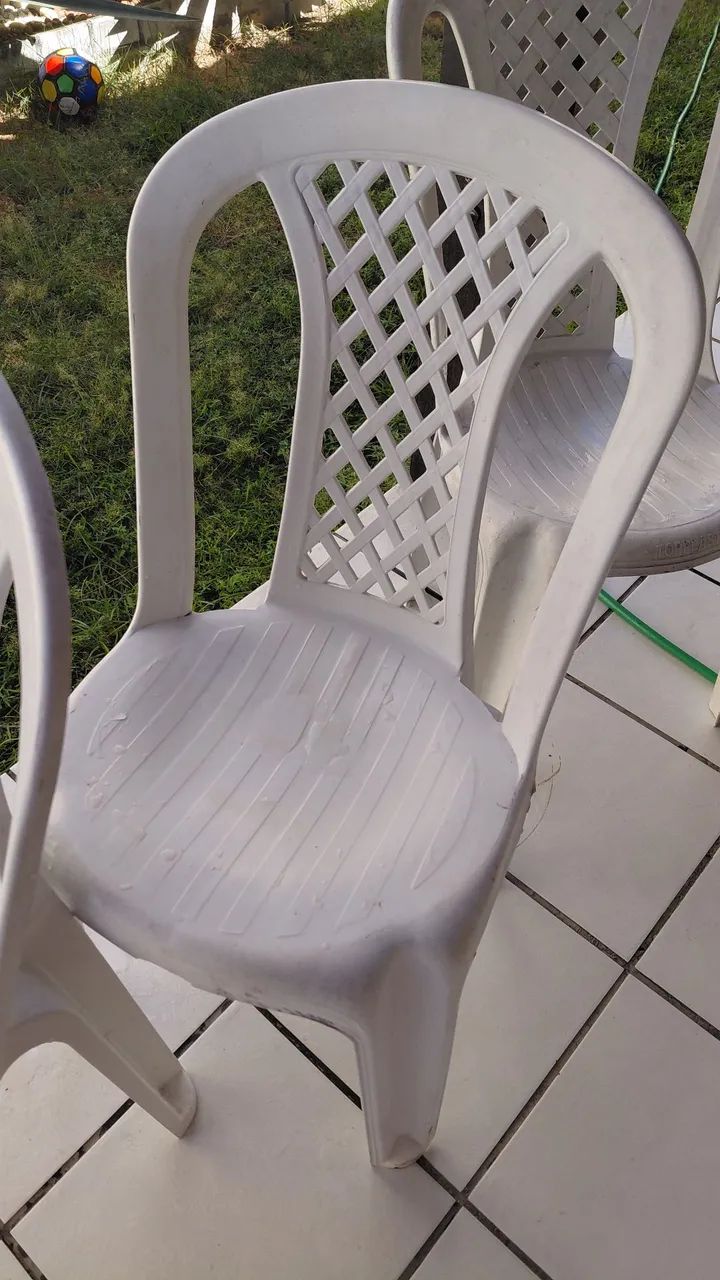 Vendo 5 cadeiras de plástico  - Foto 3