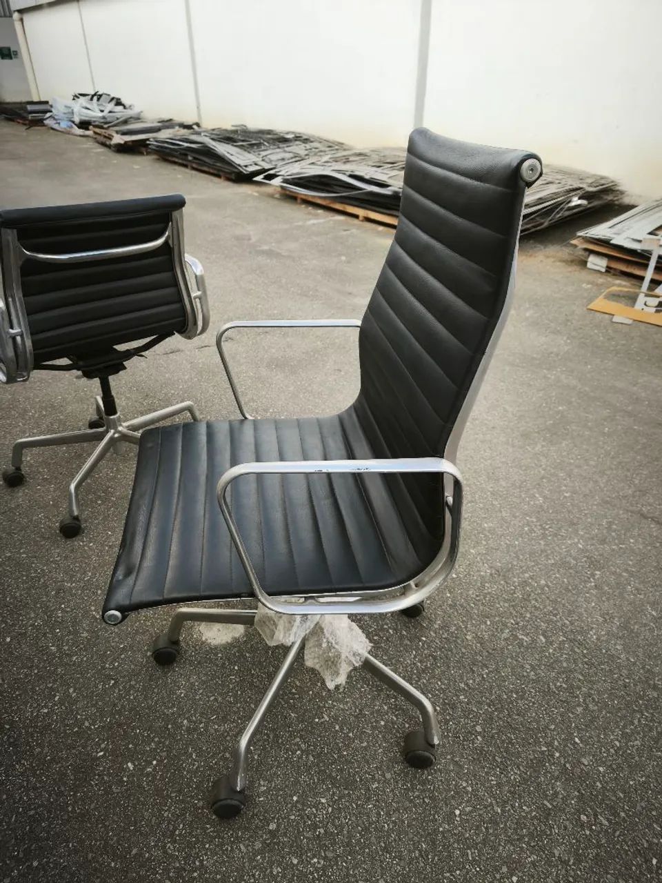 Cadeira Eames executiva alta - Foto 2