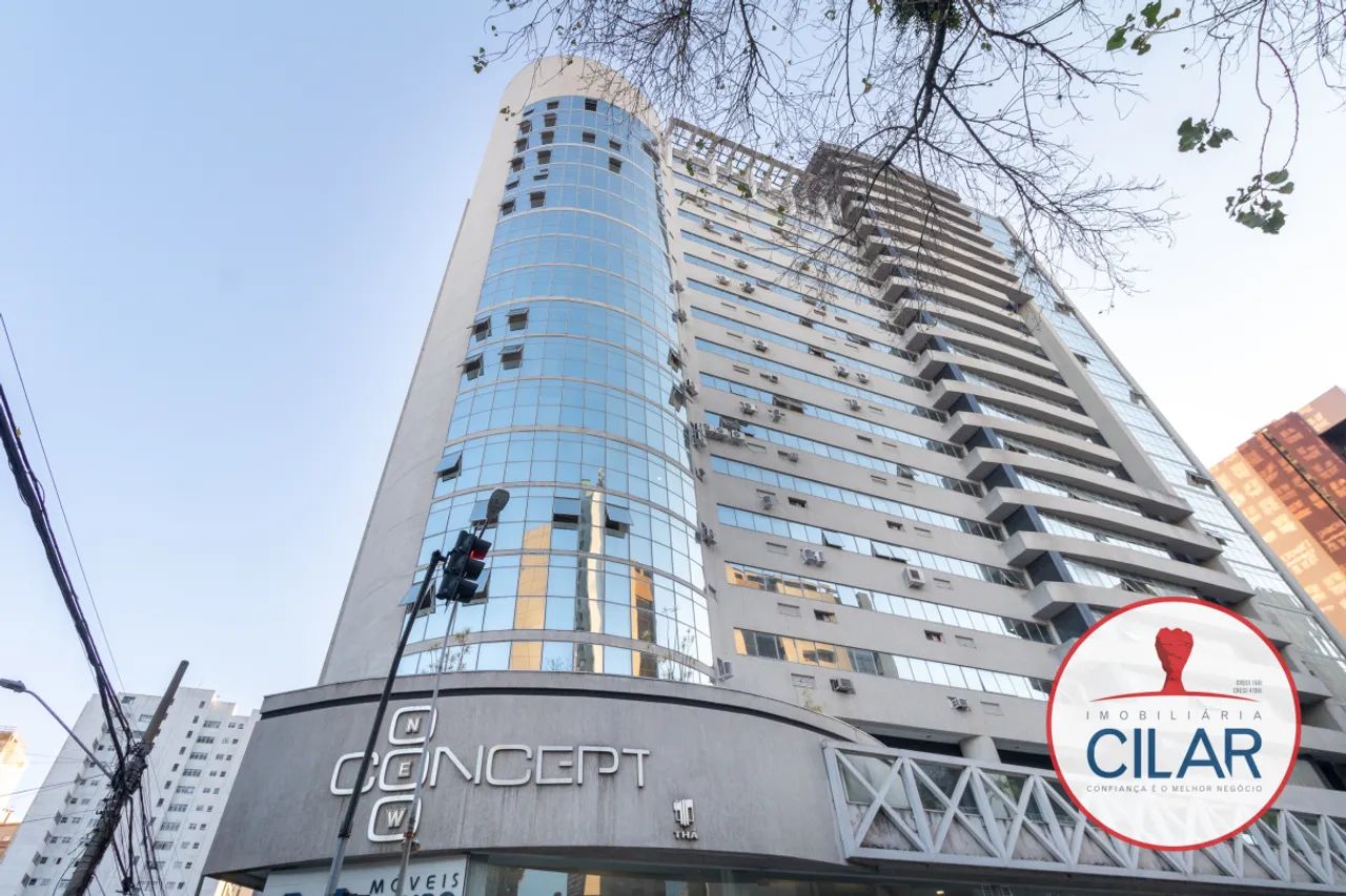 Sala comercial no Centro de Curitiba com 21m² e elevador