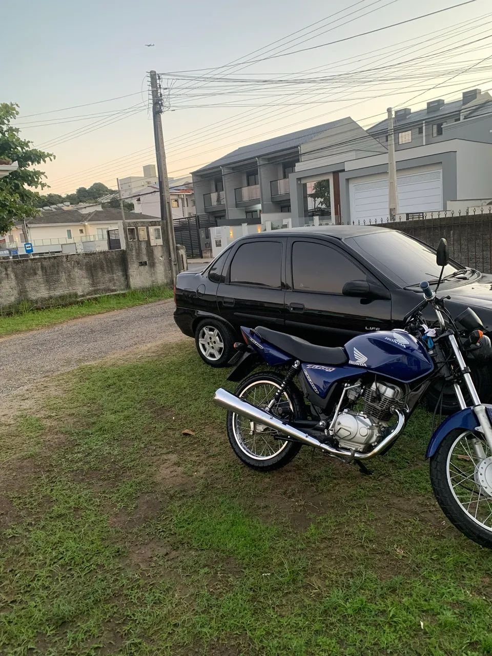 Moto em excelente estado sem multas só transferir documentos em dia