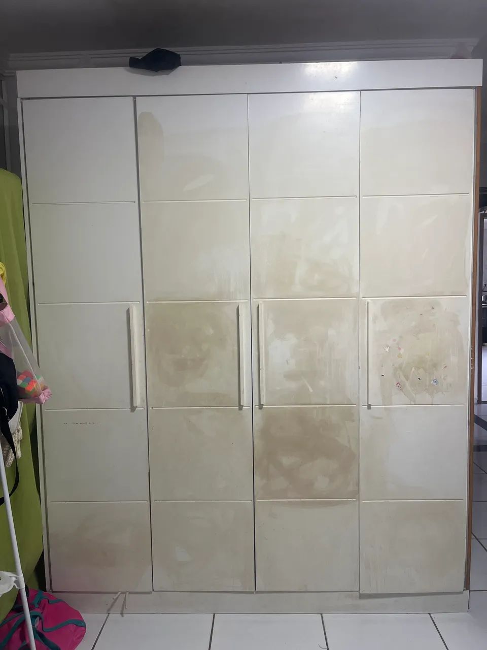 Guarda roupa branco 4 portas 