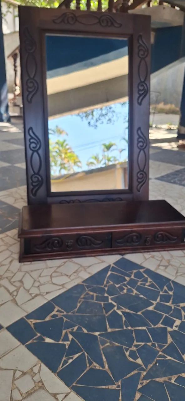 Espelho com console em madeira