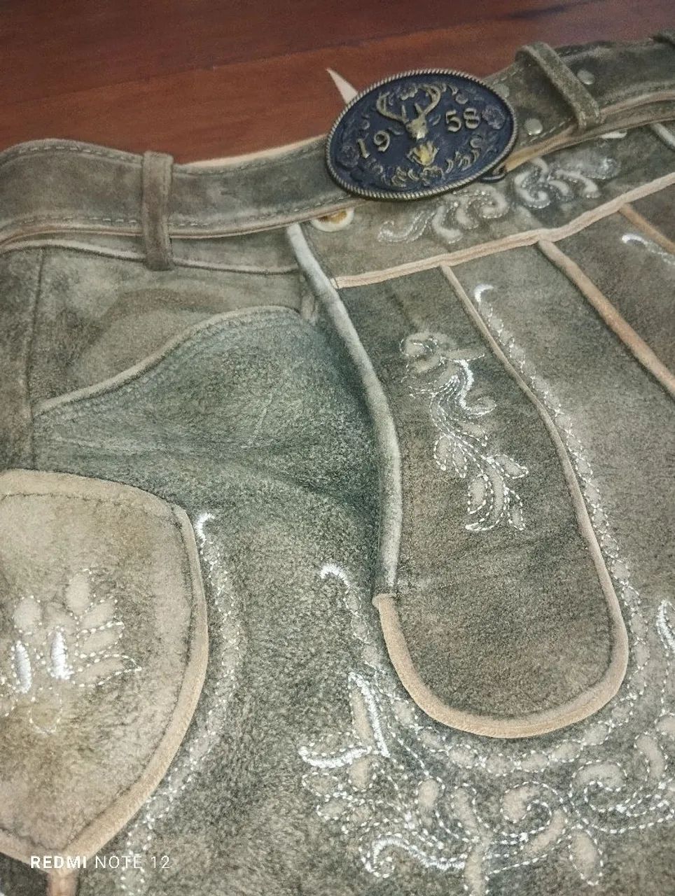 Short em couro legítimo com cinto alemão típico da Baviera  - Foto 2