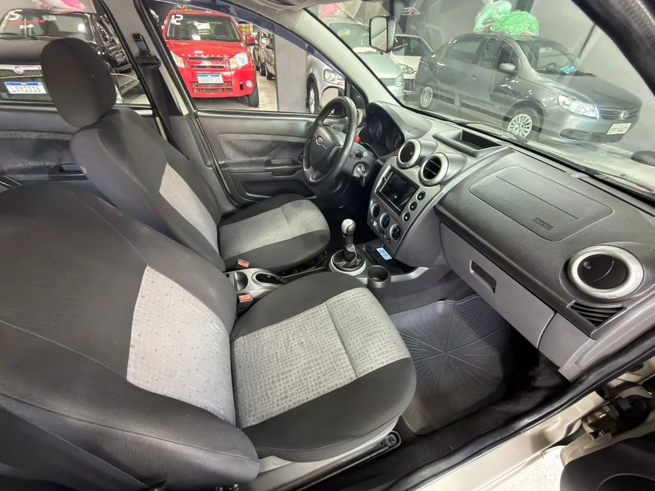 Ford Fiesta Sed. 1.6 8V Flex 4p, foto 12 de 17