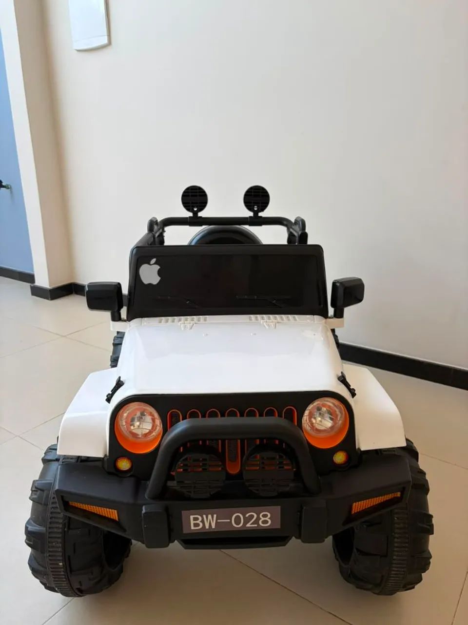 Carrinho Elétrico Infantil Jeep Branco - Com Música e Luzes 12 v - Foto 5