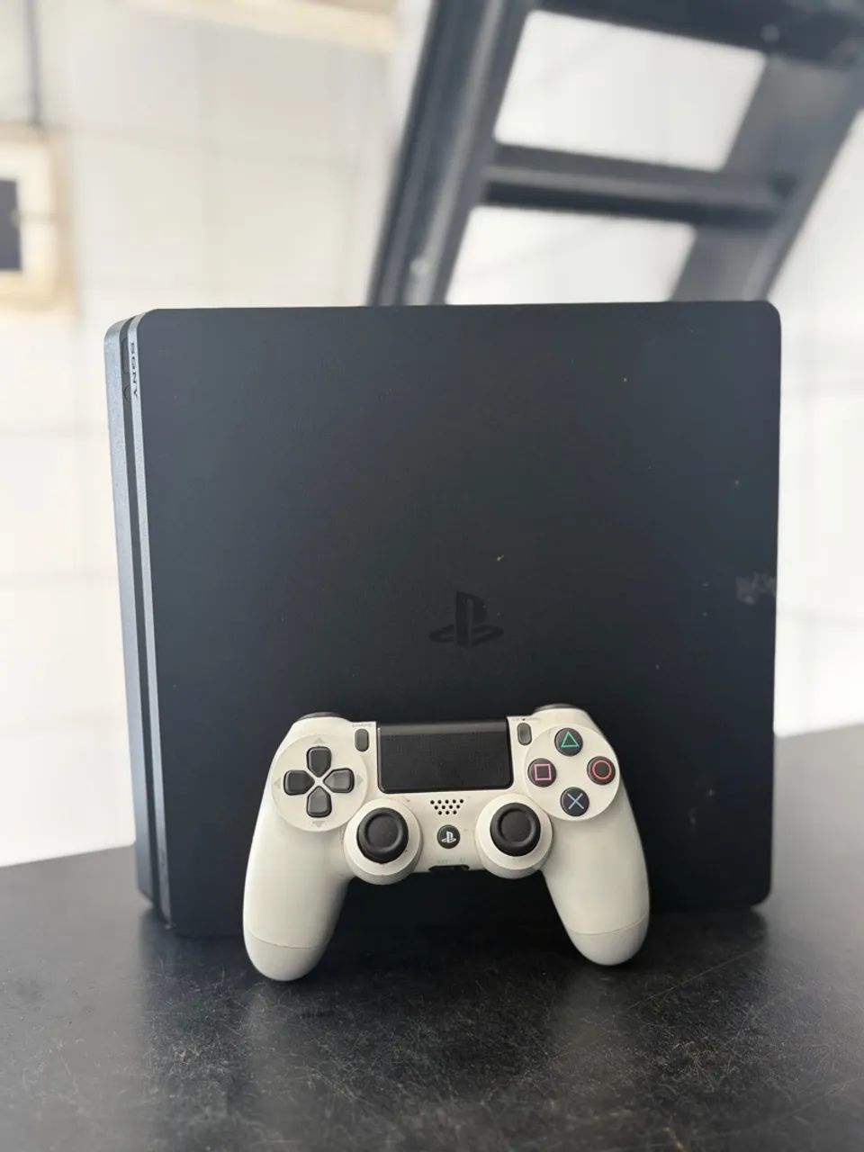 Vendo ps4 slim 1tb  - Foto 3