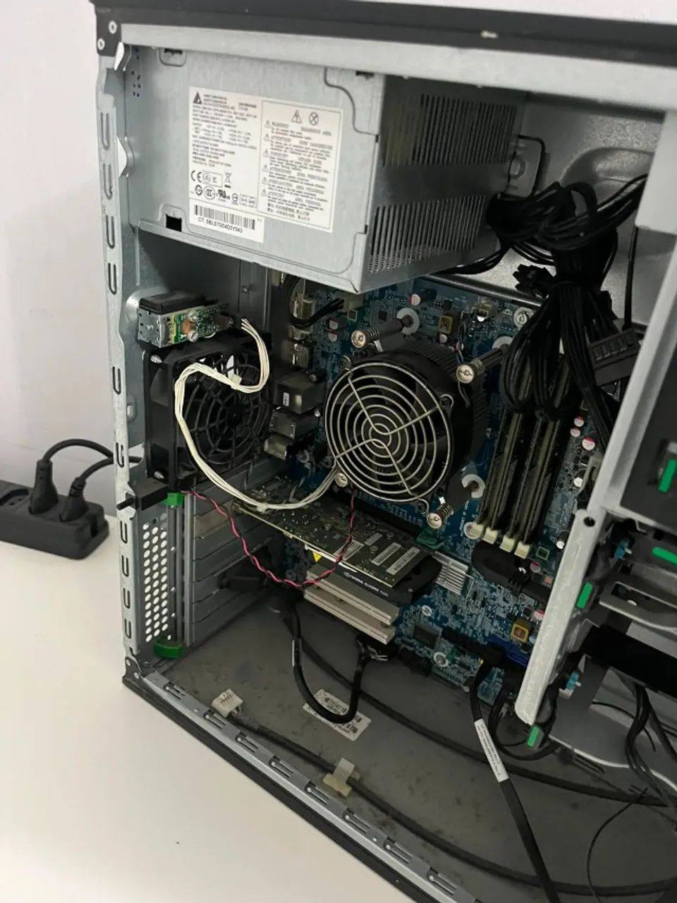 Computador HP Z220 (Faço parcelado)