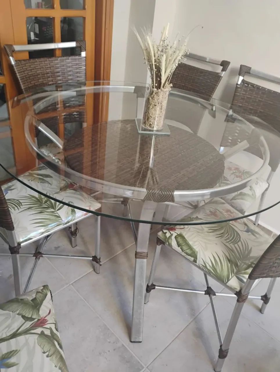 Mesa de vidro e 6 cadeiras - Foto 3