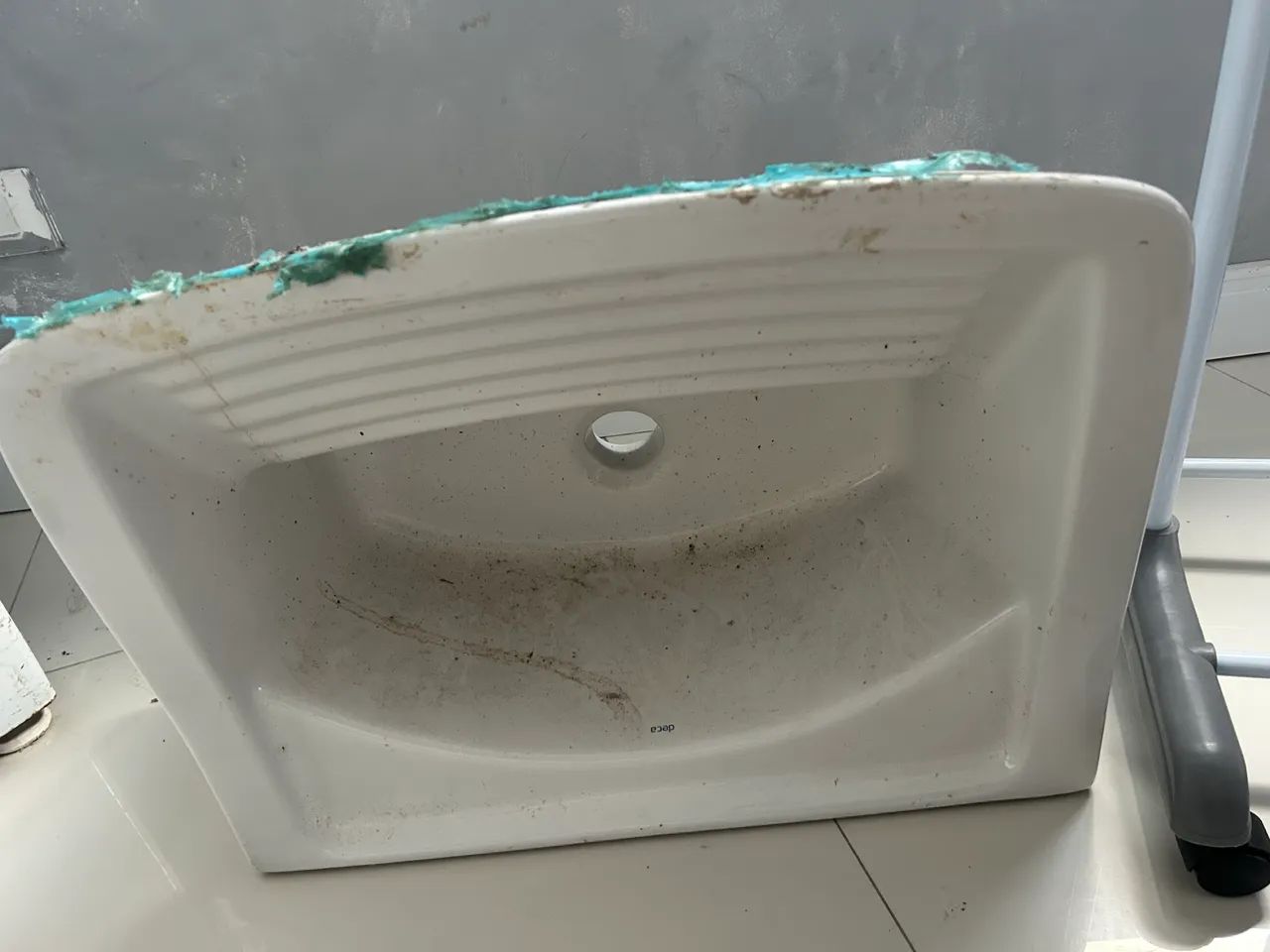 Deca Ceramic Sink/Tank, 20 Liters