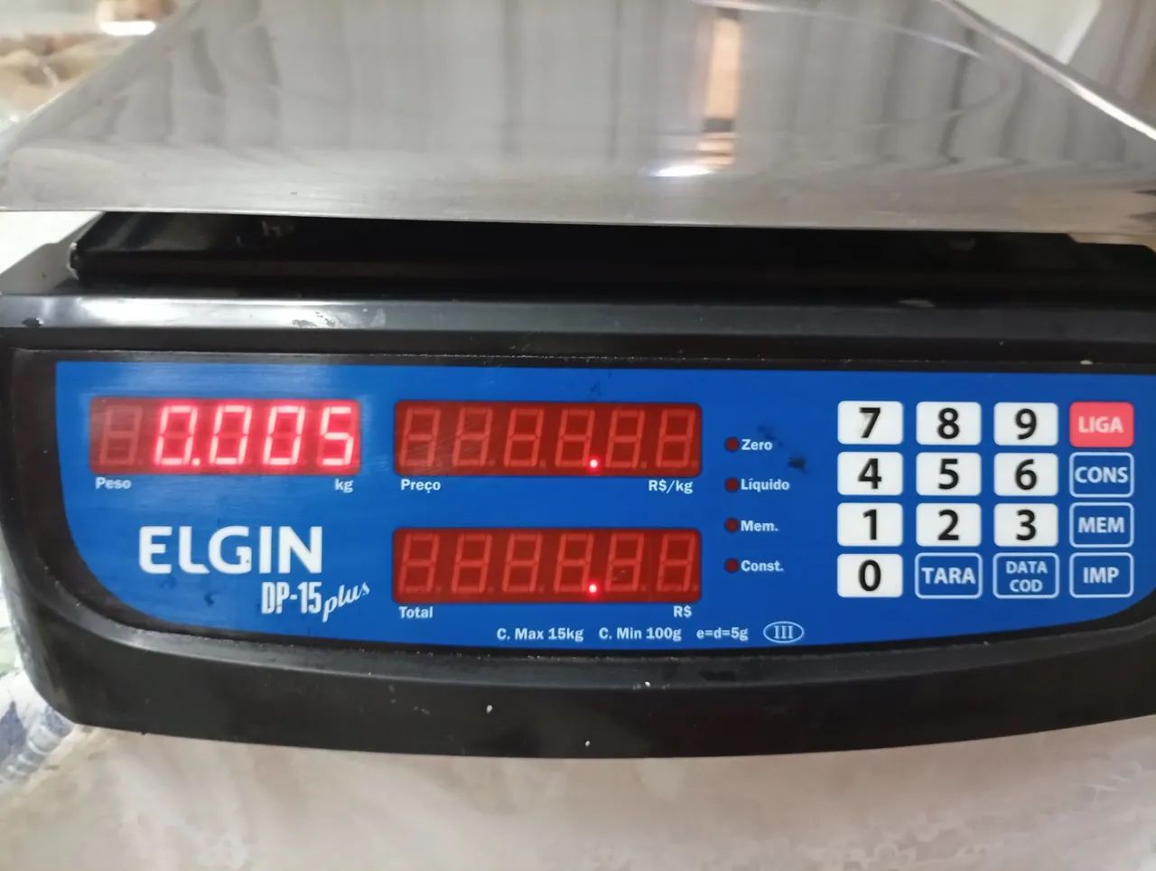 Vendo balança digital semi nova