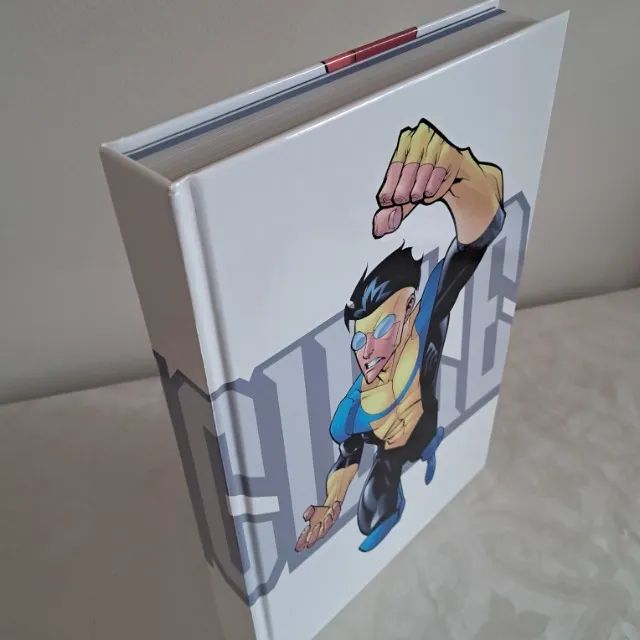 The Complete Invincible Library Volume 1 - Image Comics - Foto 2