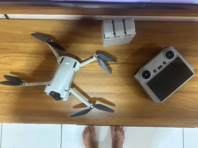 Drone DJI mini 3 pro + 3 baterias e controle com visor  - Foto 4