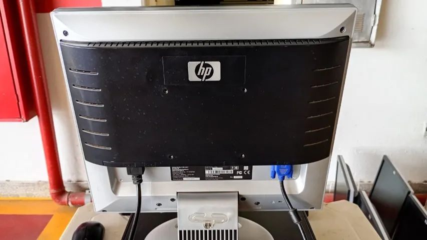 Monitor Hp L156v 4:3 Com Falantes E Entrada Vga (Usado) - Foto 2