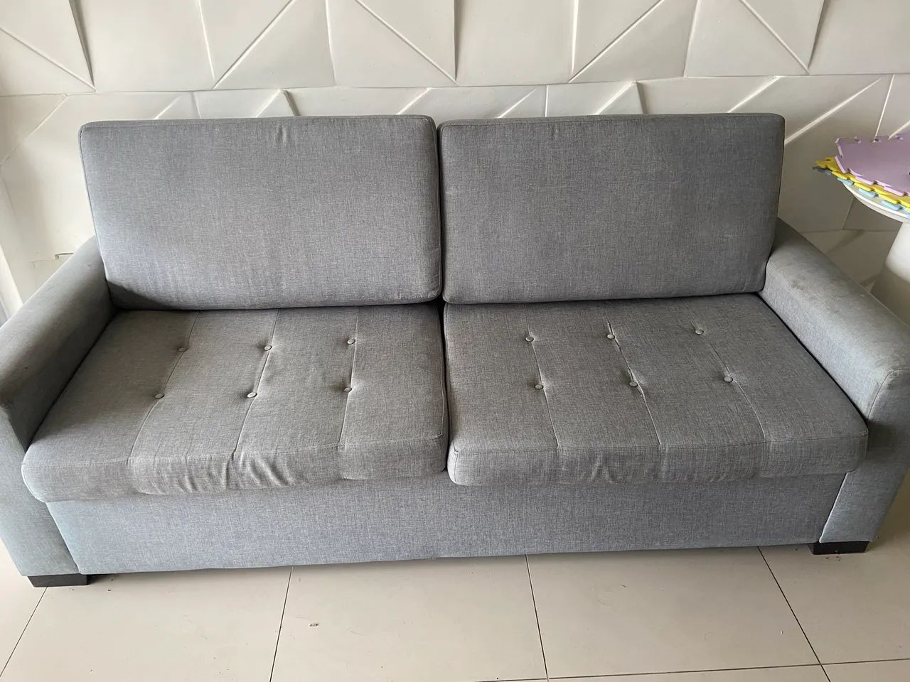 Sofá cinza 3 lugares