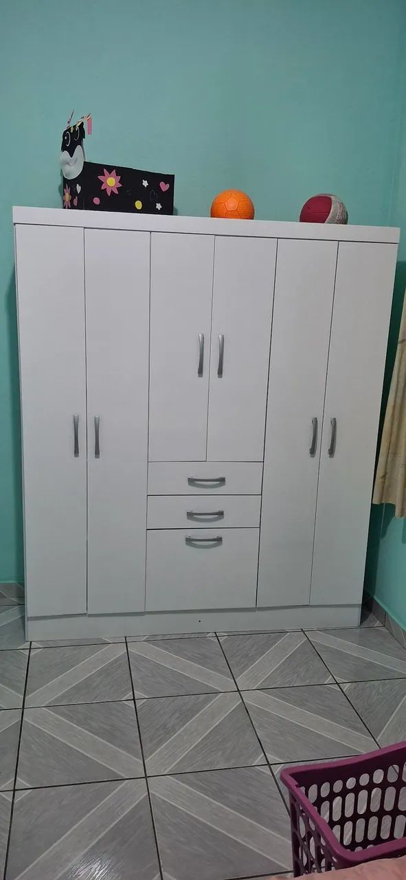 Vende se um guarda roupa de solteiro 