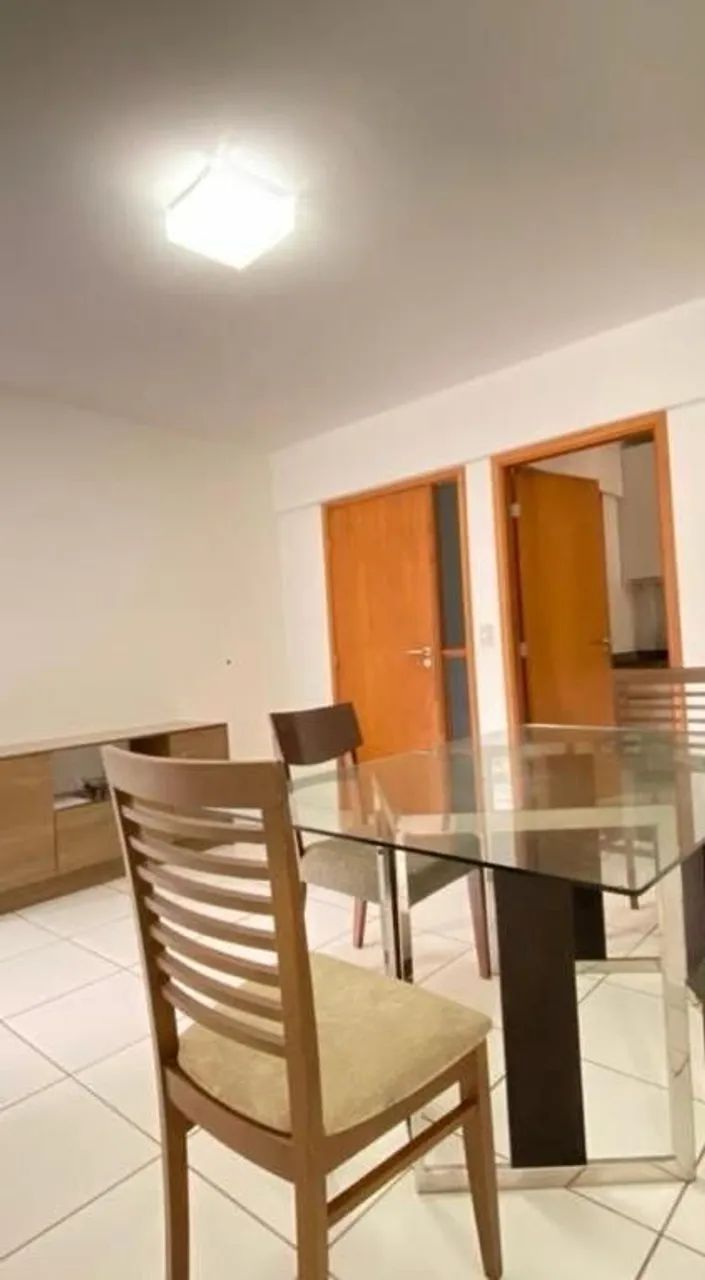 Vendo sofá e mesa com 06 cadeiras  - Foto 2