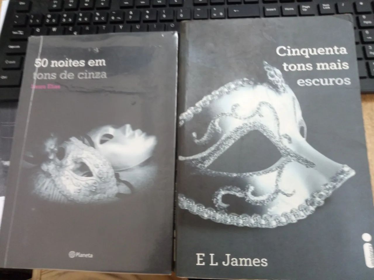 2 livros cinquenta tons de cinza - Foto 3
