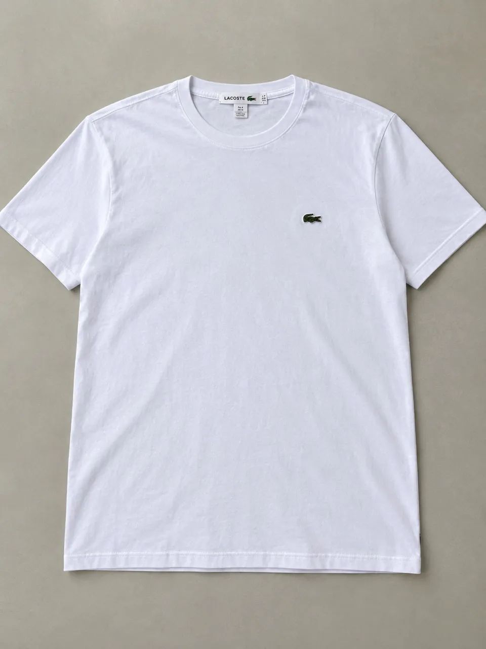 Camiseta branca Lacoste tamanho M 
