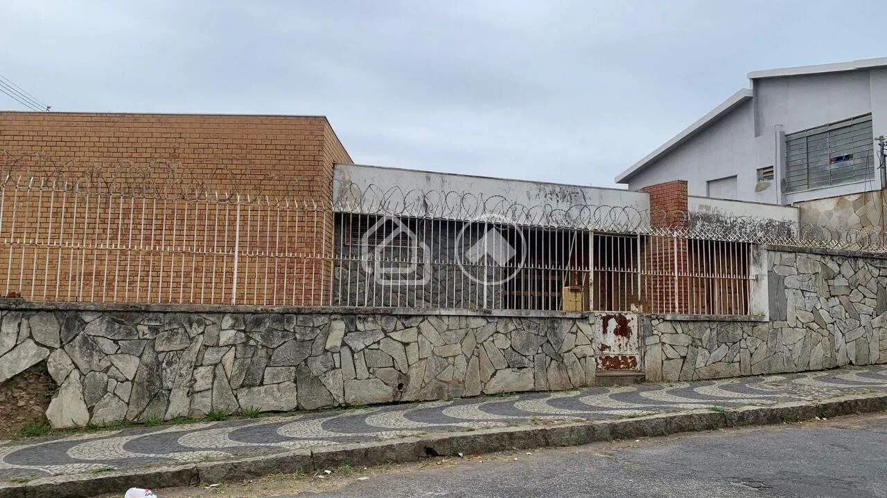 LOTE COM CASA E PISCINA A VENDA NO CALAFATE