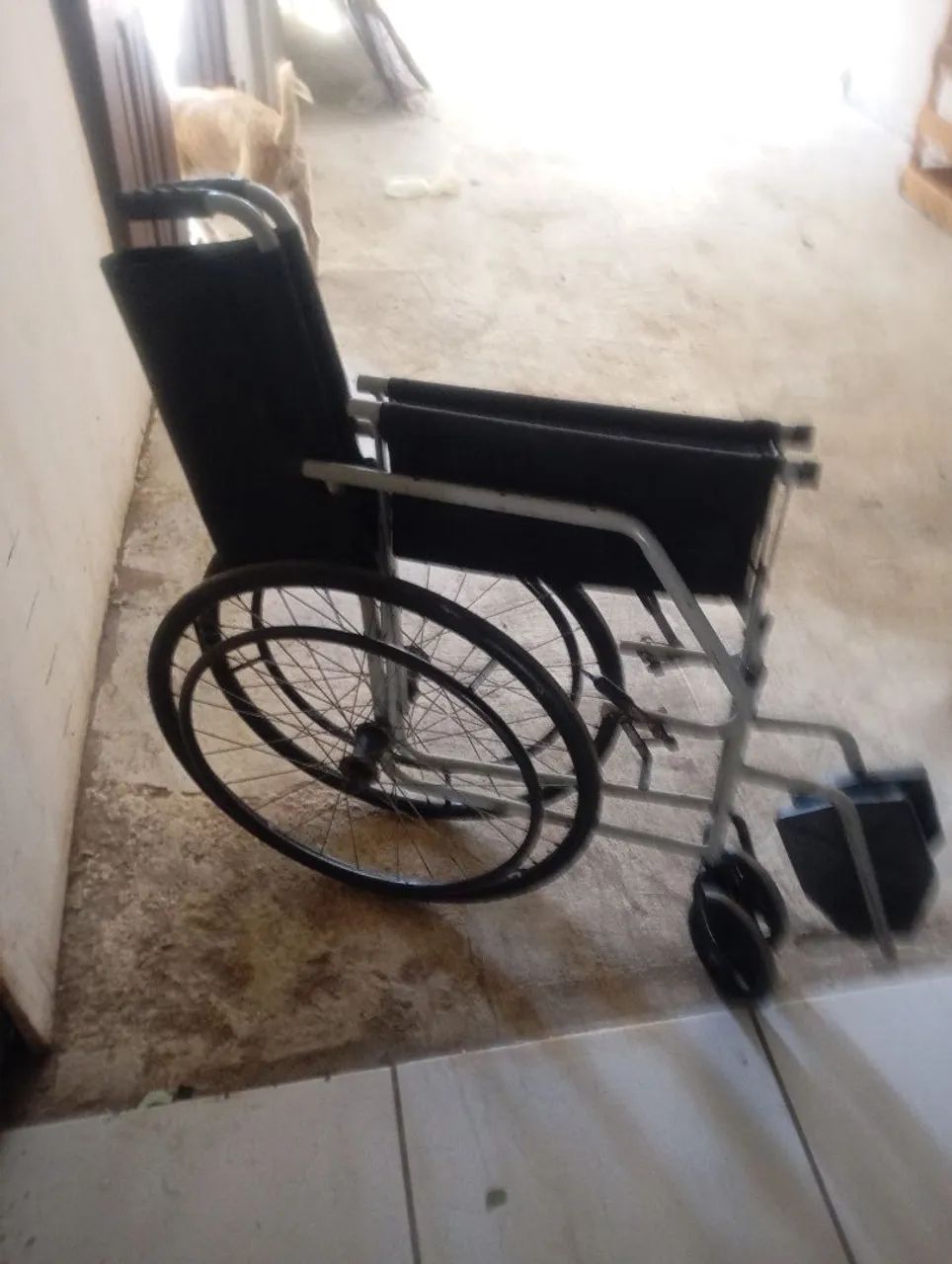 Cadeira de rodas em bom estado,250 reais 