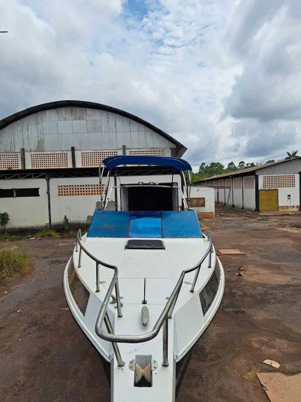 LANCHA À VENDA 