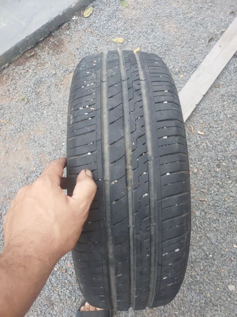 Vendo pneu 15
