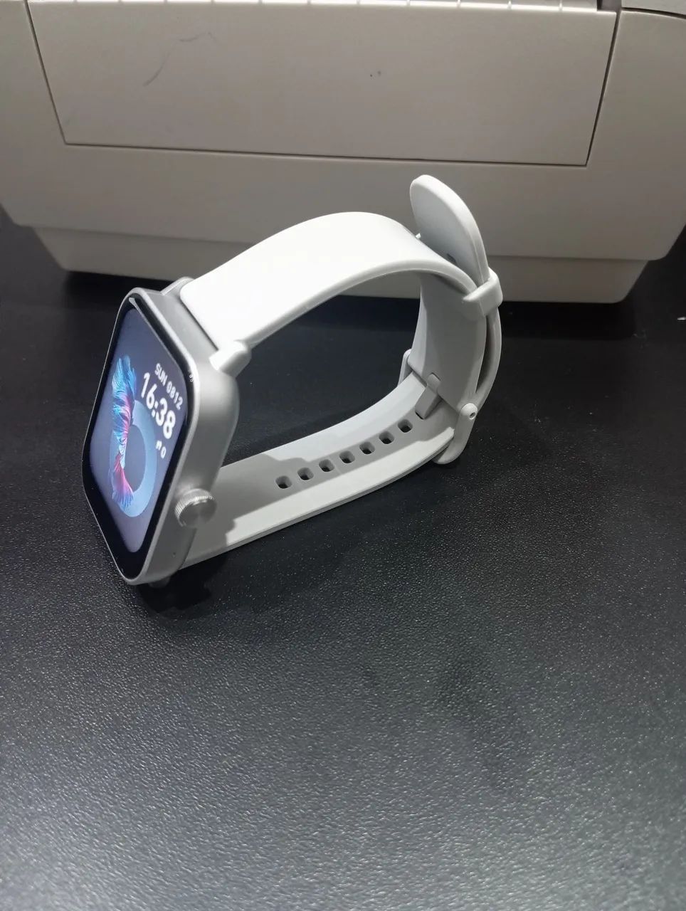 Smartwatch P81 (NOVO) Faz e recebe  ligaçõe, atividade física, medidor de batimento e etc - Foto 2