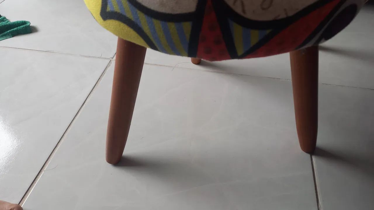 VENDO POLTRONA COM BANQUINHO - Foto 4