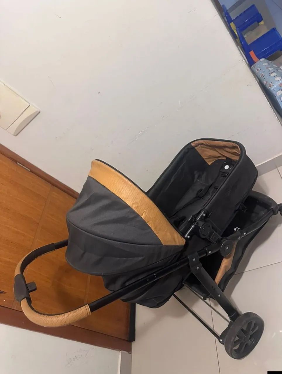 Carrinho de bebê com bebê conforto  - Foto 2