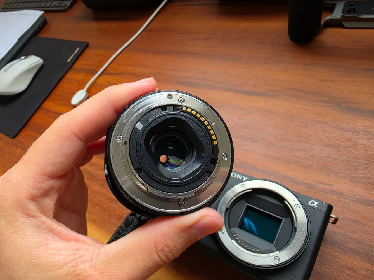 Sony ZV E10 MARK II + Lente Sony 35mm f1.8/OSS - Foto 5