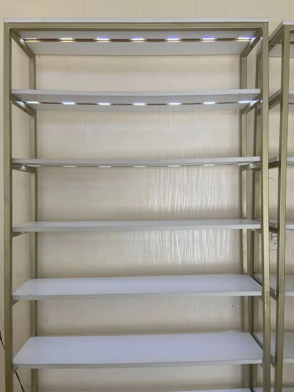 Estante com bau  - Foto 2