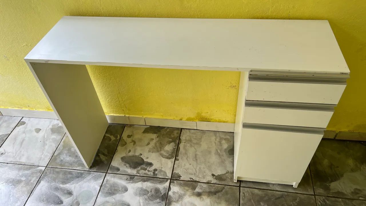 Vende se mesa manicure 