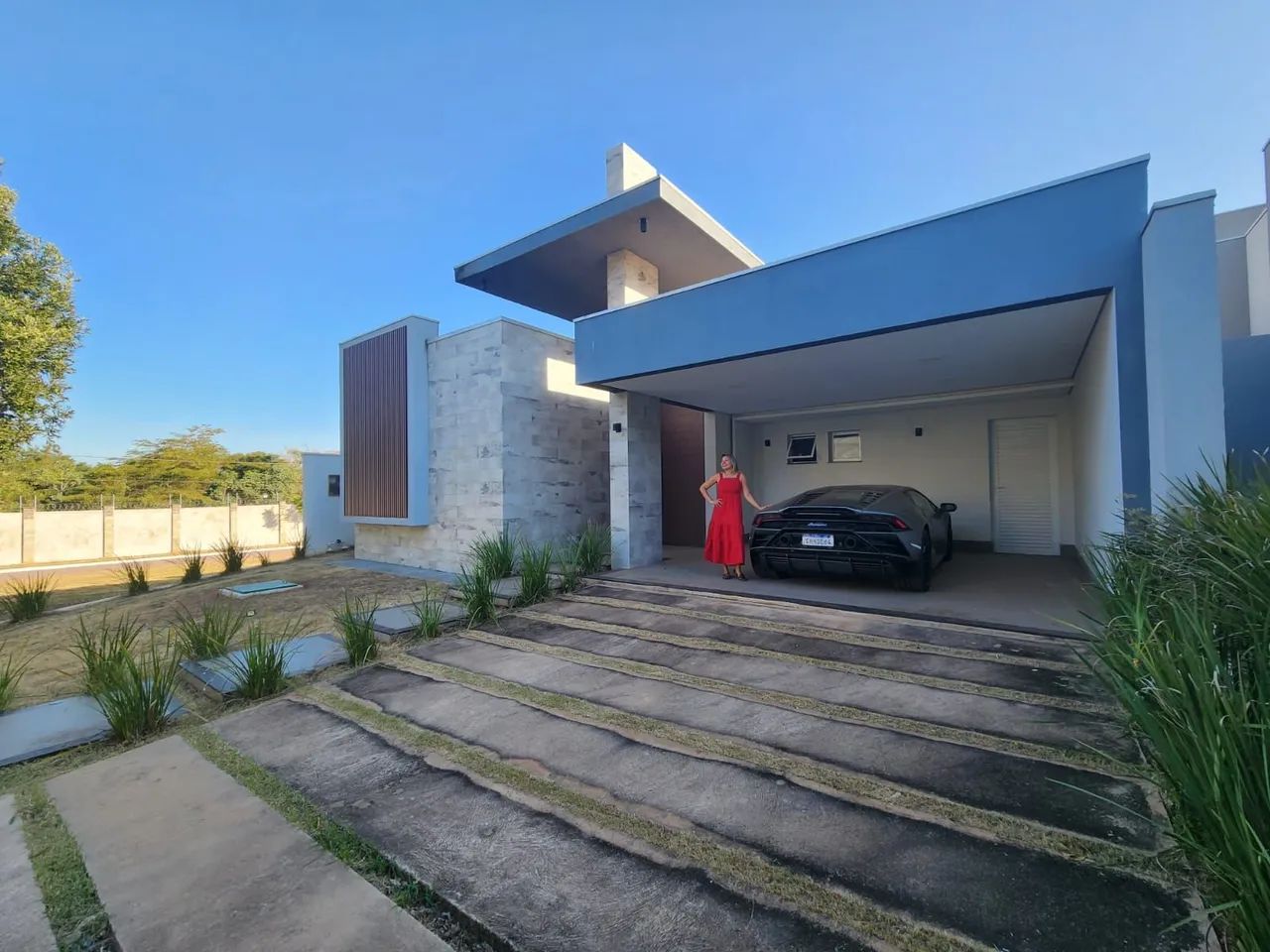 Vende-se Casa térrea com 3 suítes no Florais dos Lagos em Cuiabá  - Foto 2