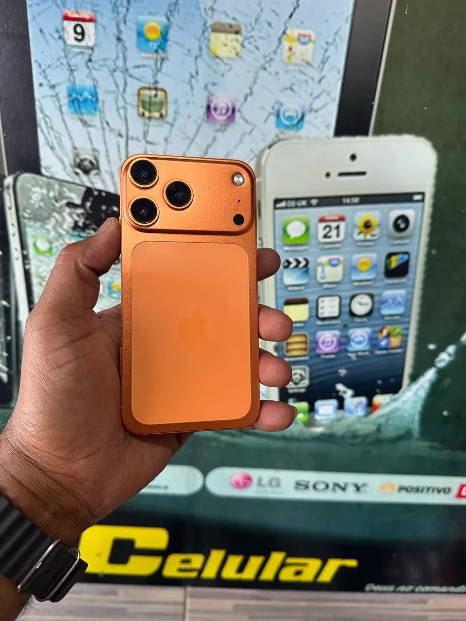 iPhone 11 na carcaça do 17 pro - Foto 2