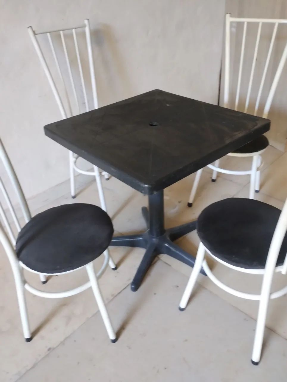 ENTREGO conjunto de mesa com 4 cadeiras  - Foto 2