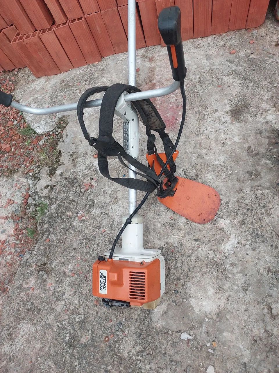 Roçadeira Stihl FS 220