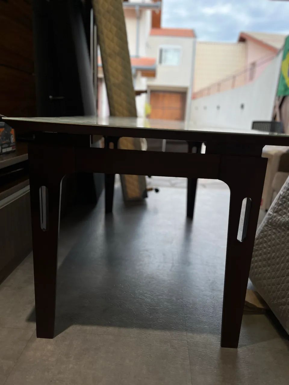 Mesa madeira com tampo de vidro branco  - Foto 5