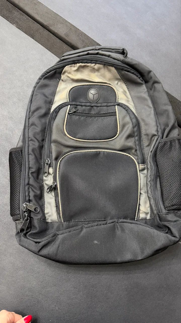 Mochila grande preta para notebook usada