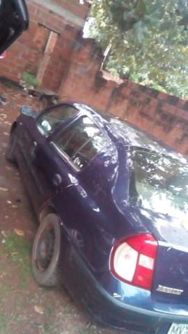 Vendo ou troco Clio 2004 por moto 5.000