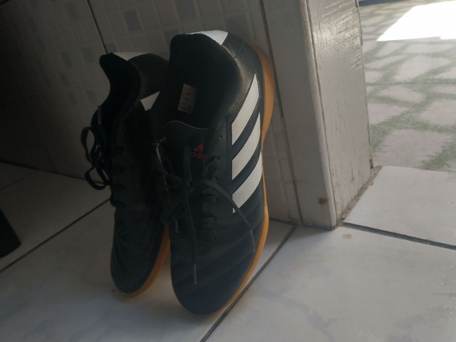 Chuteira da Adidas original. Tamanho: 37/38 