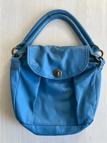 Bolsa azul em pelica (couro)