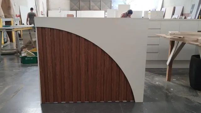 Balcão de recepção em U Modelo meia Lua ripado  - Foto 3