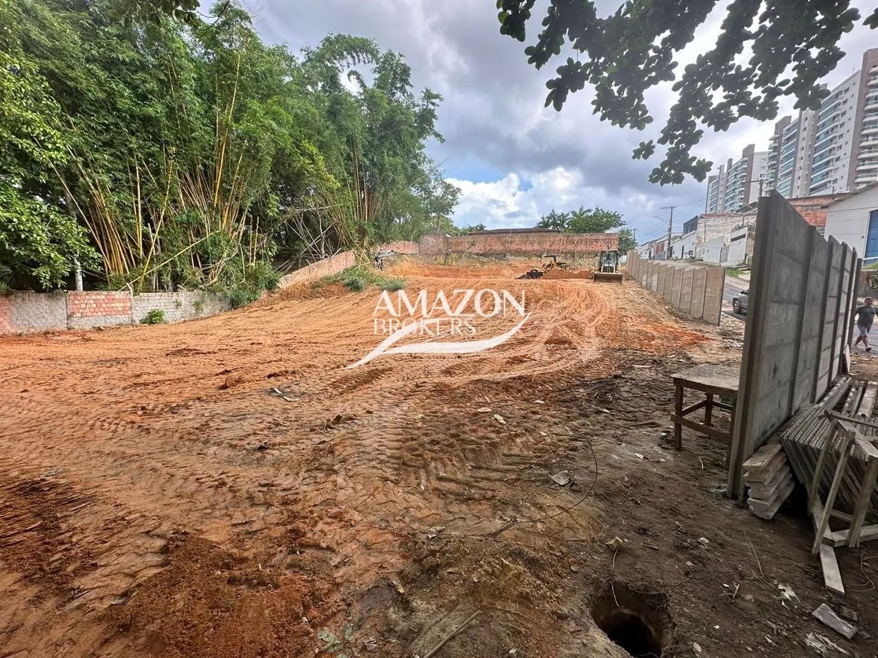 Aleixo - Terreno de 1.400 m2 - Vendo