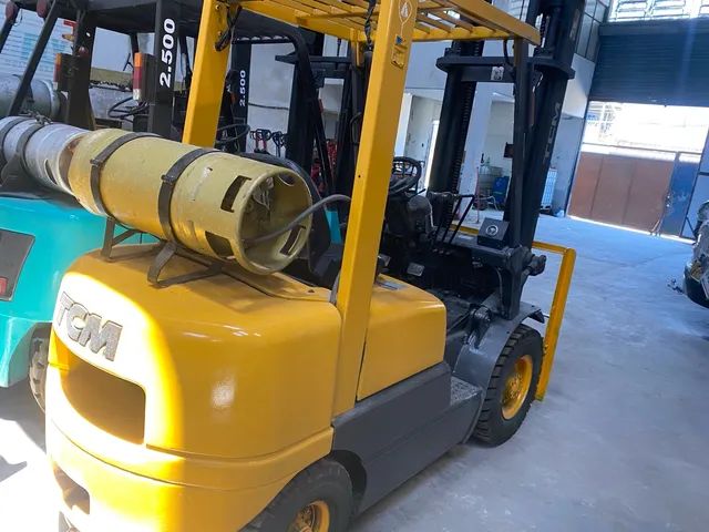 Alugo empilhadeira automática TCM - Foto 2