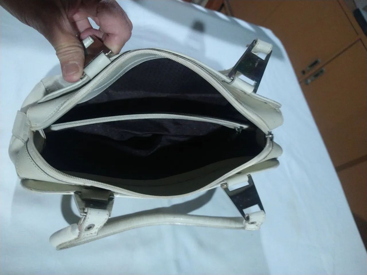 Bolsa de Ombro em Couro Bege e Branco - Foto 4